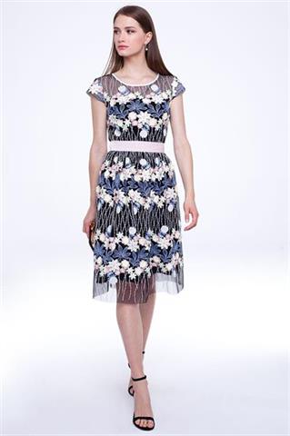 Elegancka sukienka z motywem kwiatowym 58101 - 217361