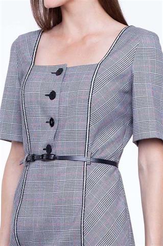 Prosta sukienka z dekoltem karo 58125 - 218861