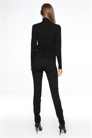 Dzianinowy sweter z golfem i ozdobną aplikacją 58153 - 220361