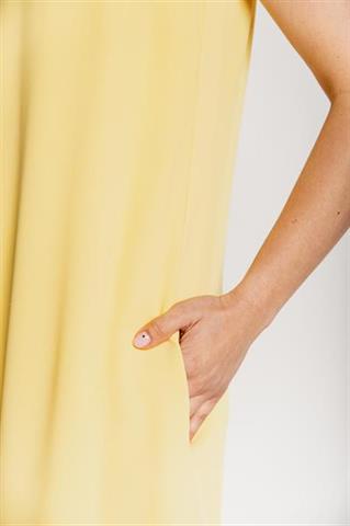 Żółta sukienka trapezowa 58221 - 240901