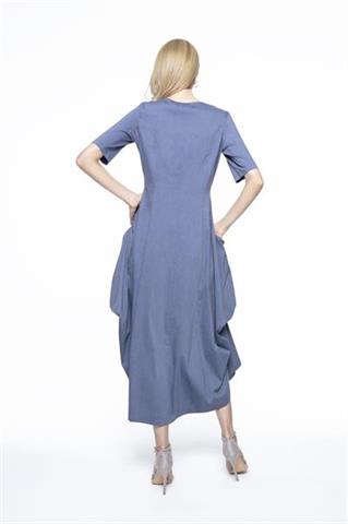 Niebieska sukienka maxi z dekoltem karo 58272 - 275071