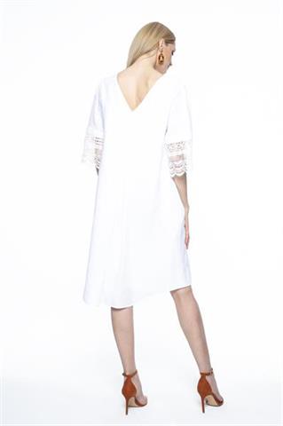 Lniana sukienka z ażurowym rękawem 58249 - 275381