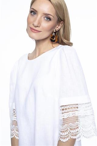 Lniana sukienka z ażurowym rękawem 58249 - 275411