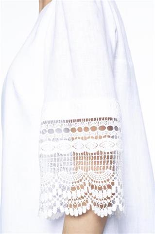 Lniana sukienka z ażurowym rękawem 58249 - 275421