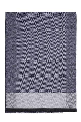 Granatowy szal w jodełkę 72932 - 30111