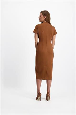 Dzianinowa sukienka z rozcięciami przy dekolcie 85933 - 345871