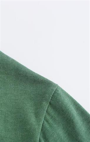 Zielony t-shirt bawełniany V-neck 58735 - 382021