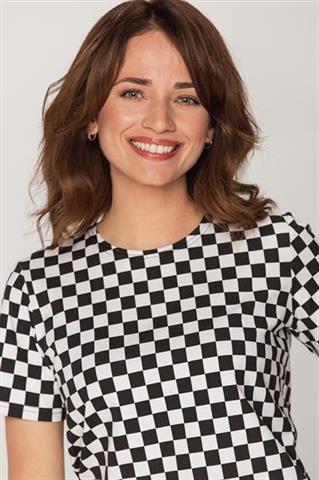 T-shirt damski we wzór szachownicy 58867 - 397291