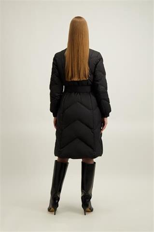 Czarny pikowany płaszcz damski 87490 - 649101