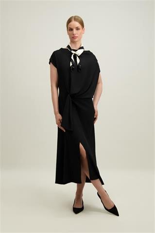Czarna sukienka z wiązaniem 57802 - 663981