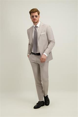 Beżowy garnitur męski z wełną 35492 - 665501