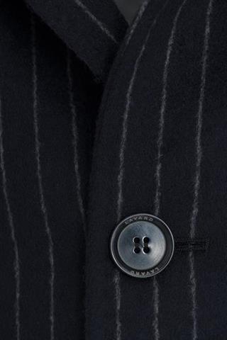 Granatowy płaszcz męski w prążki 20737 - 80241