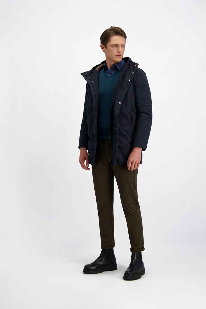 Granatowy płaszcz męski z kapturem 29897