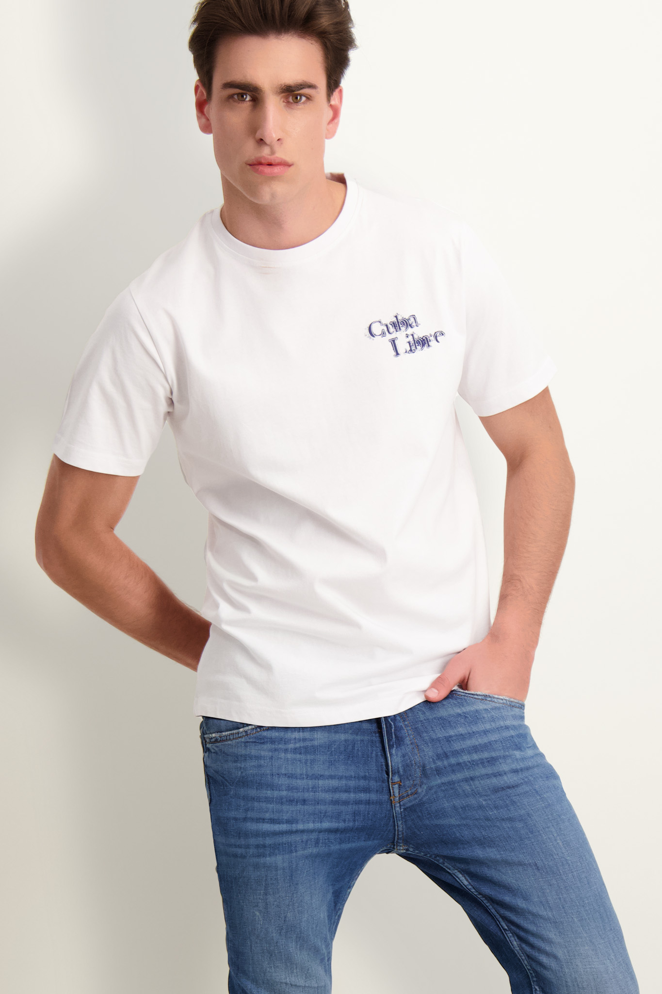 Biały T-shirt z granatowym nadrukiem Cuba Libre 78051