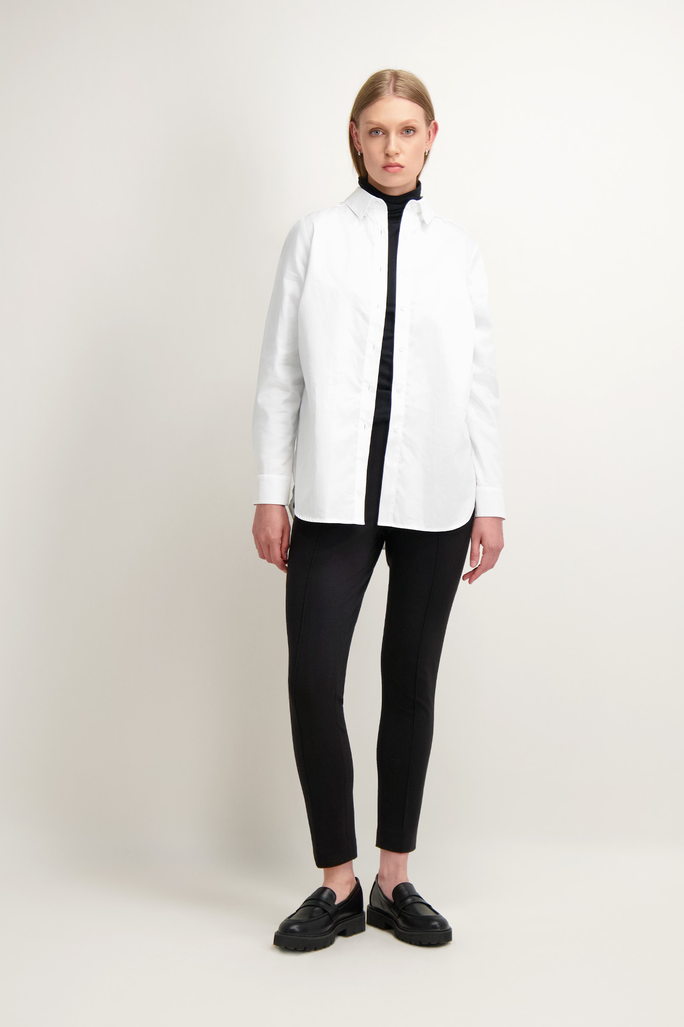 Długa biała koszula damska 86508