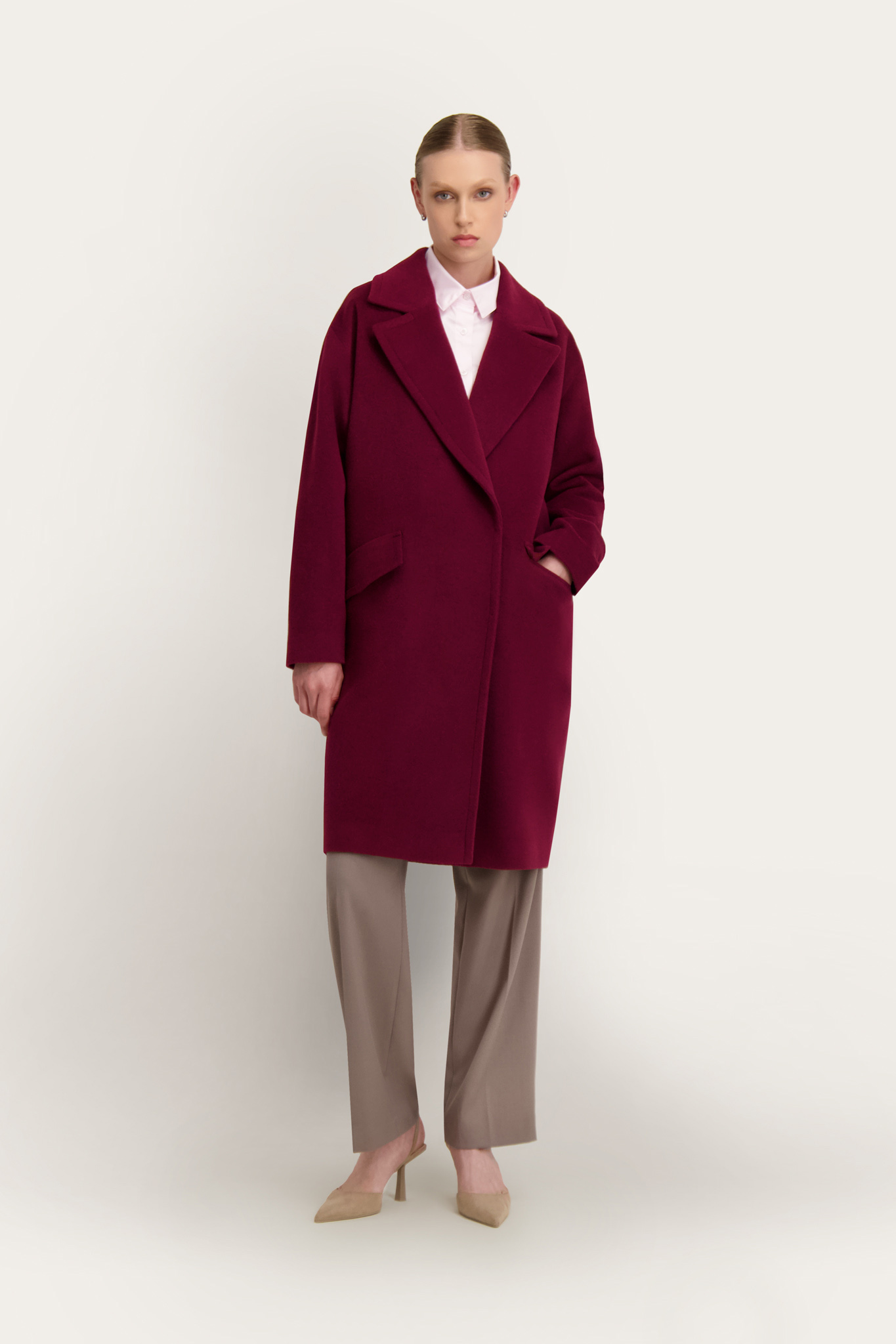 Bordowy płaszcz damski z wełną 86677