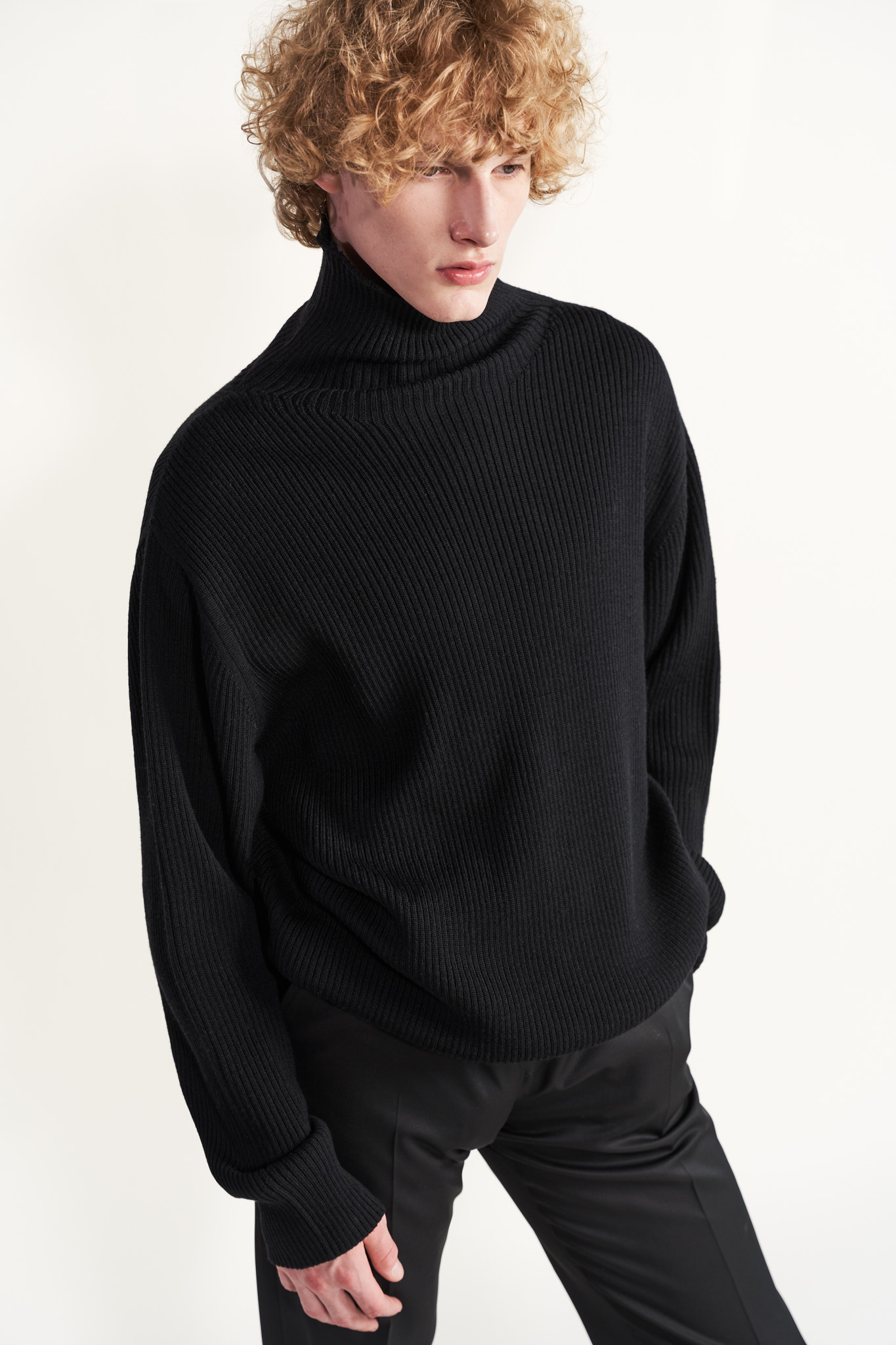 Czarny golf męski z wełną 74243