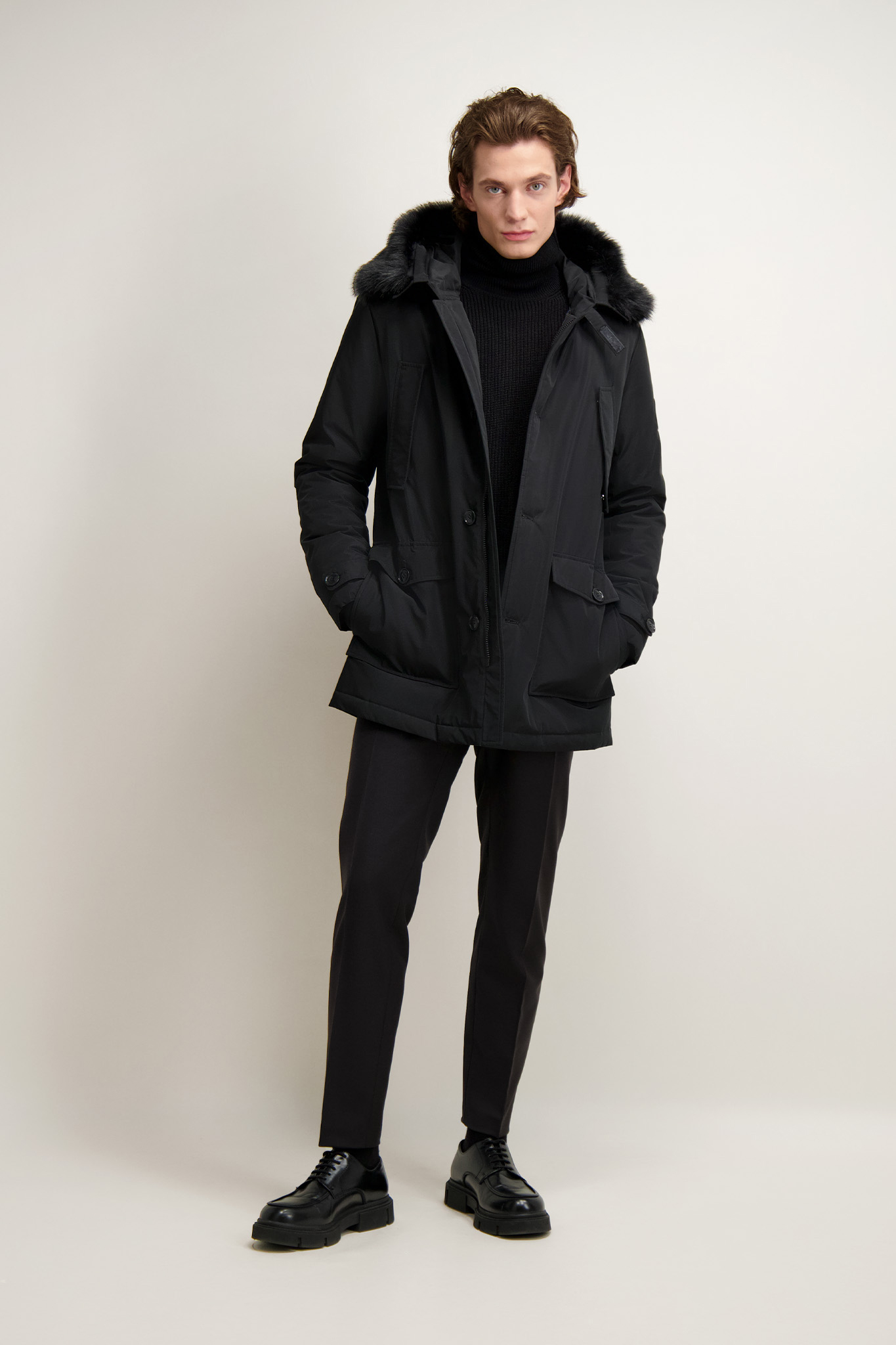 Czarna męska kurtka z futrzanym kapturem 29939