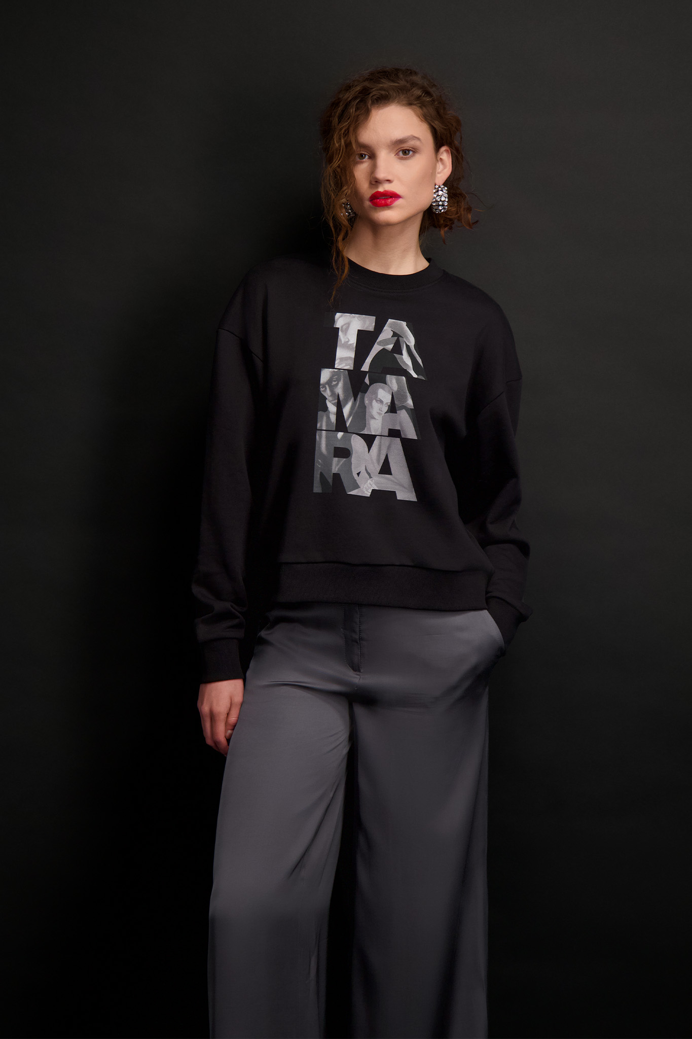 Czarna bluza z nadrukiem 86844