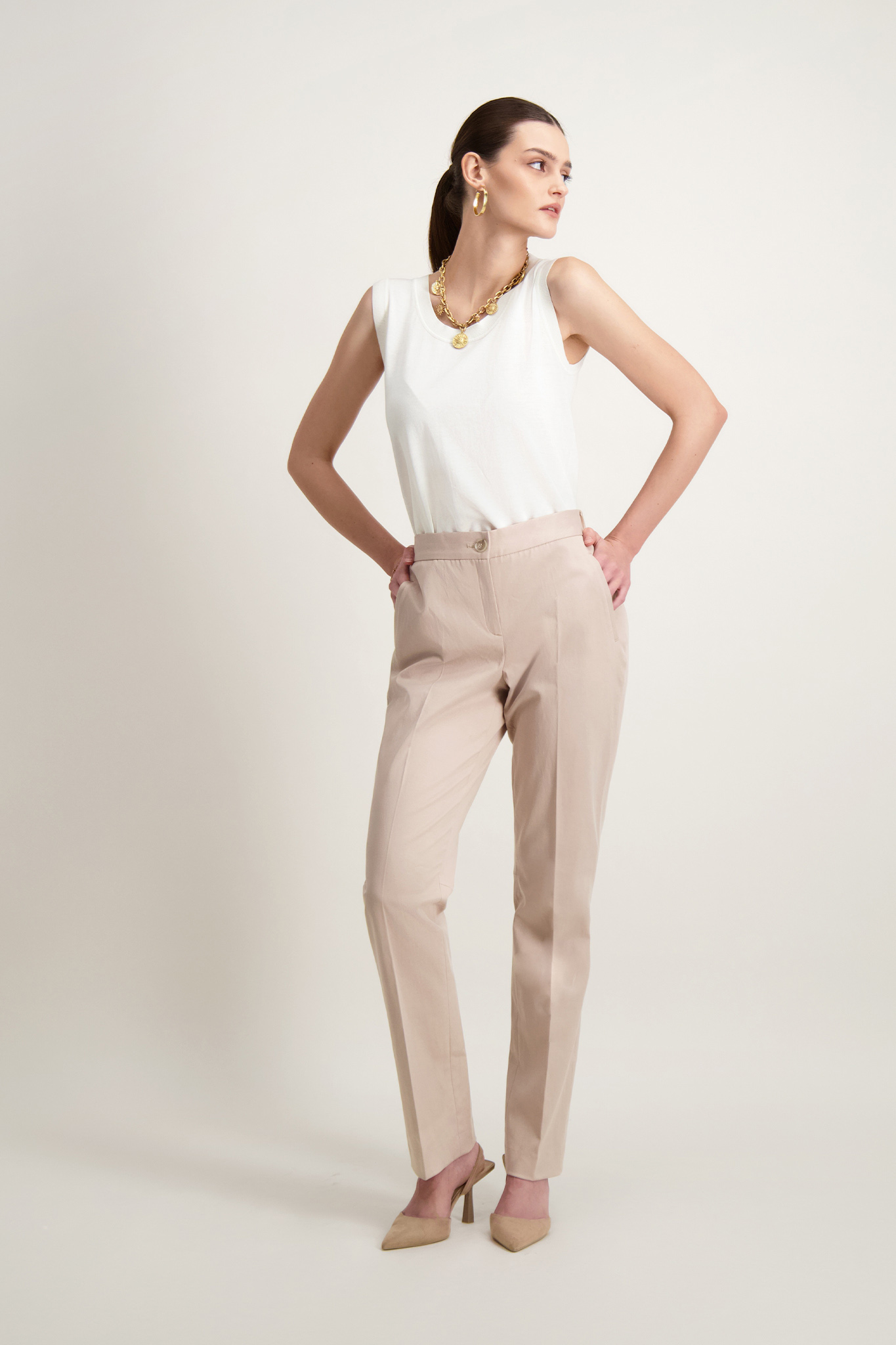 Beżowe spodnie damskie ze zwężonymi nogawkami 86884