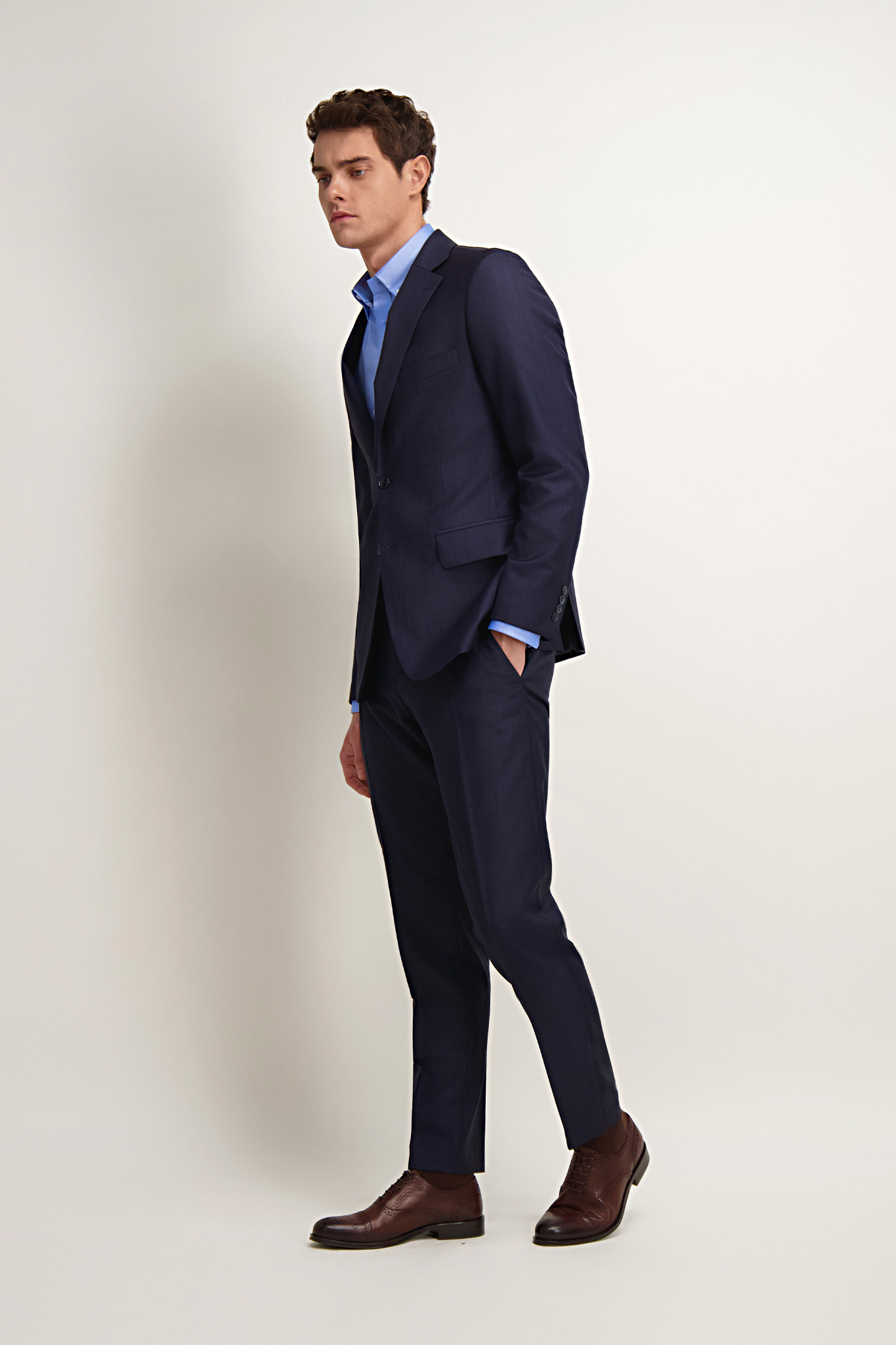 Granatowy męski wełniany garnitur w kratę 35348