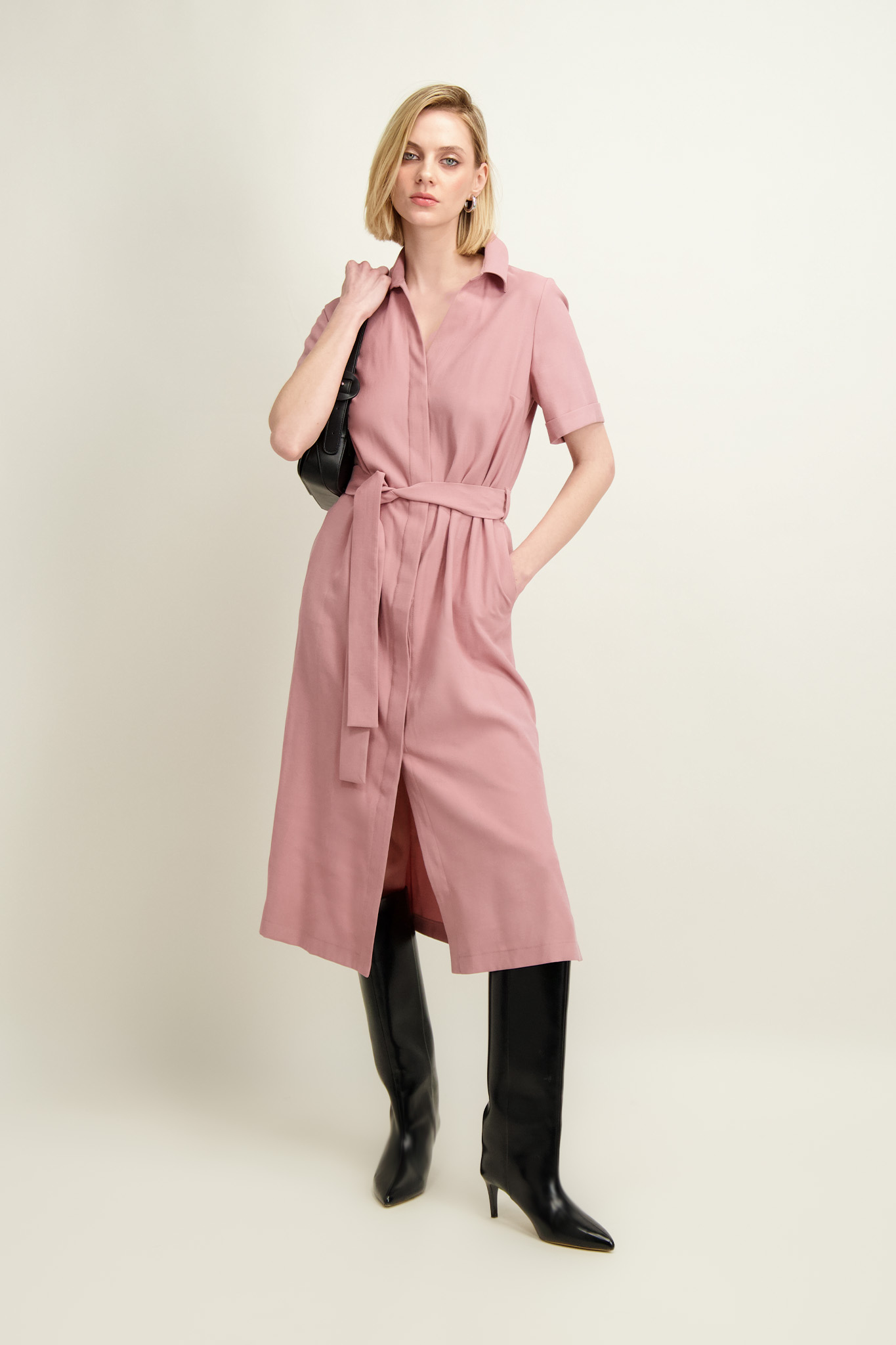 Różowa sukienka z kołnierzykiem 87022