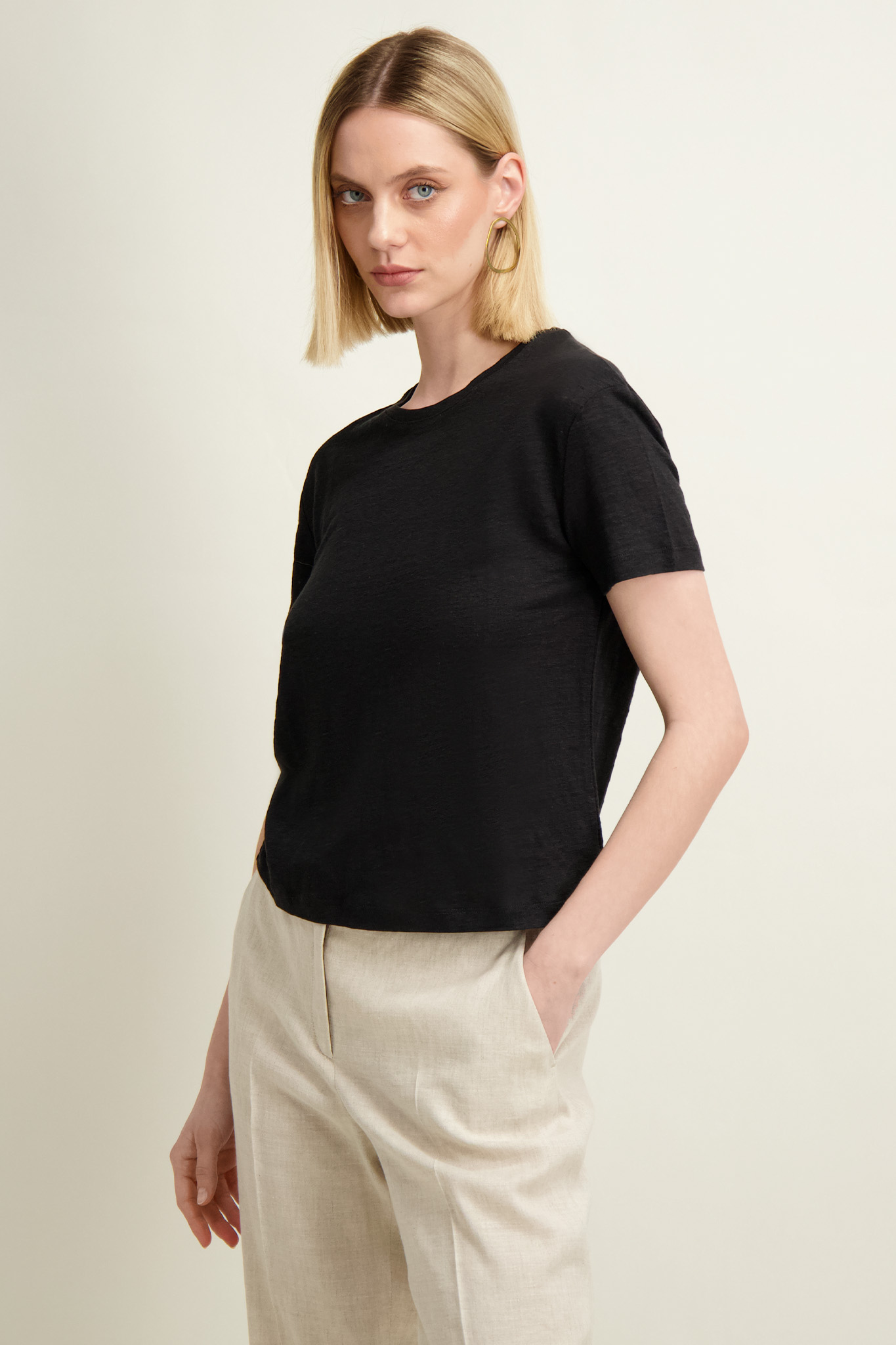 Czarny t-shirt damski 87007