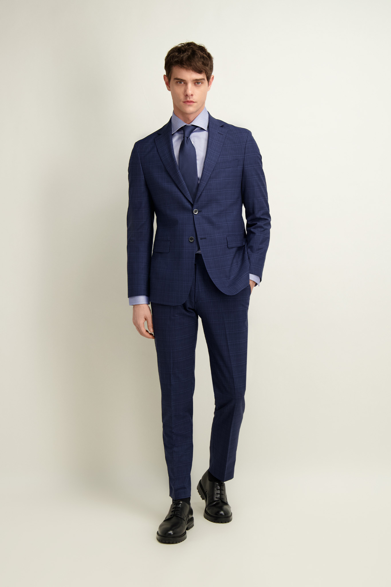 Granatowy garnitur męski w kratę 35379