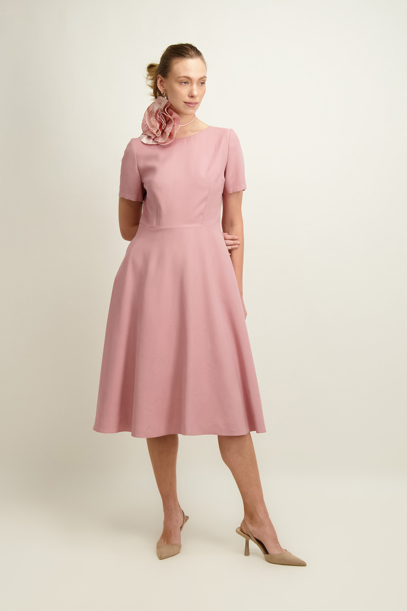 Rozkloszowana różowa sukienka 87059