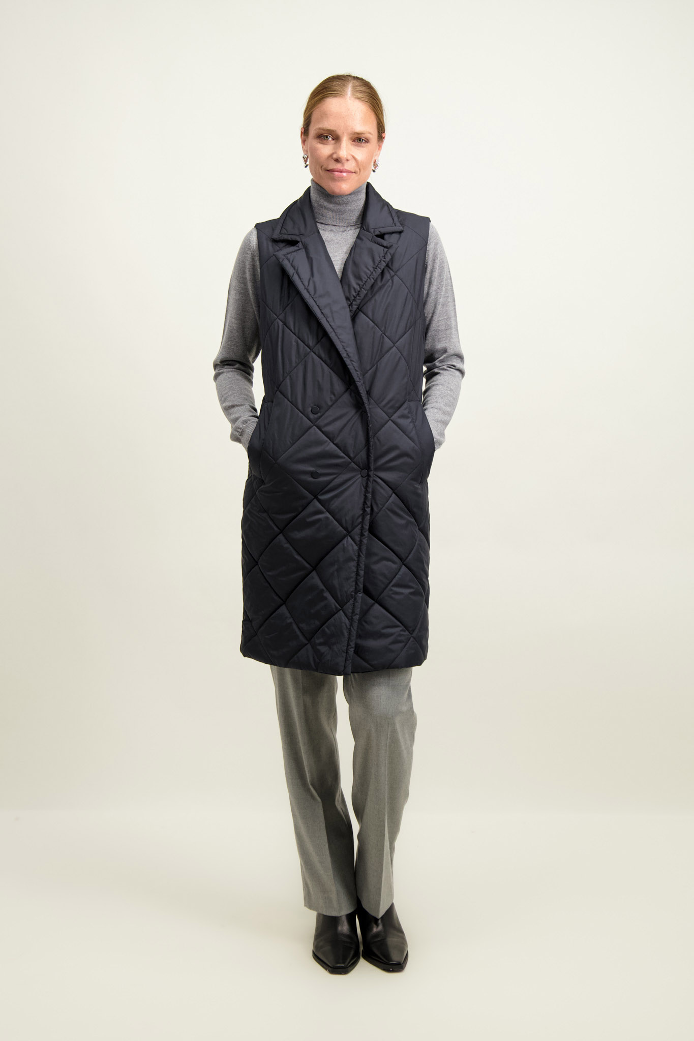 Pikowany bezrękawnik damski 86859