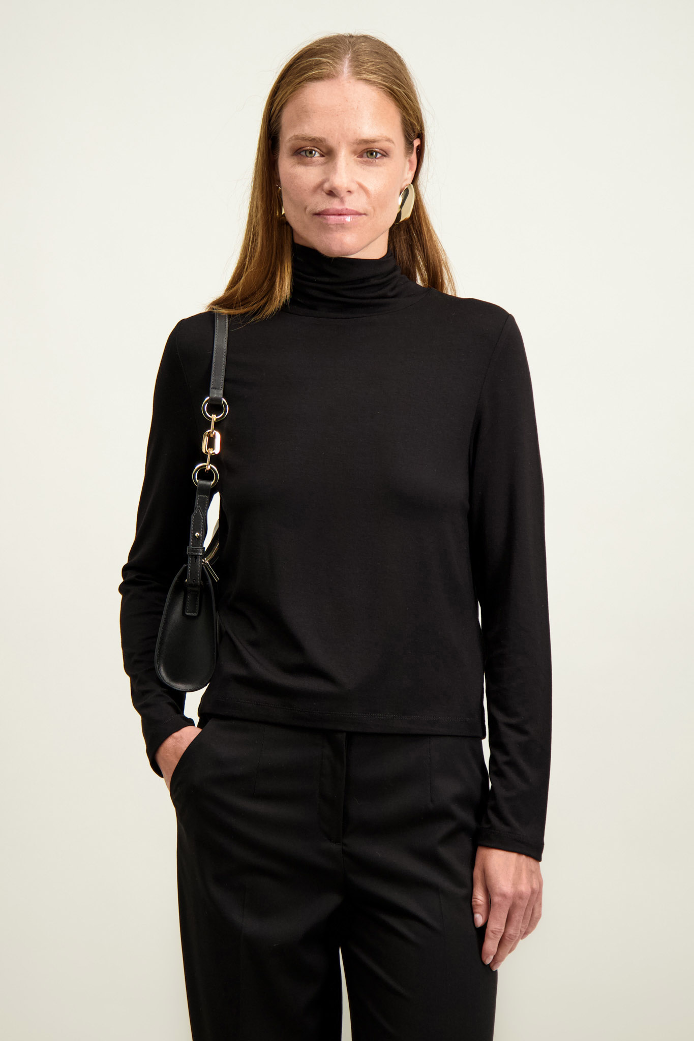 Czarny golf damski 87207