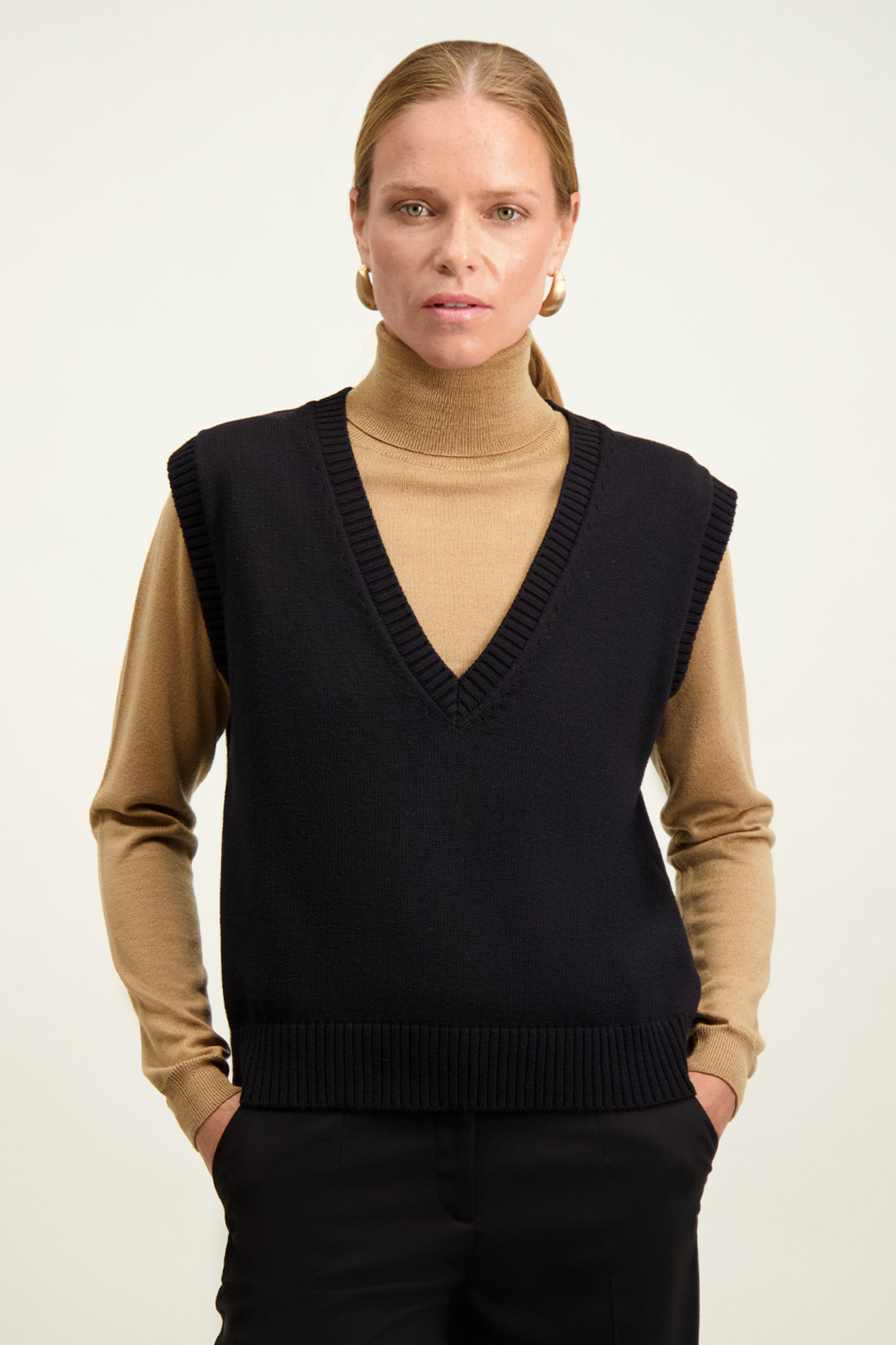 Czarna bawełniana kamizelka damska 87071