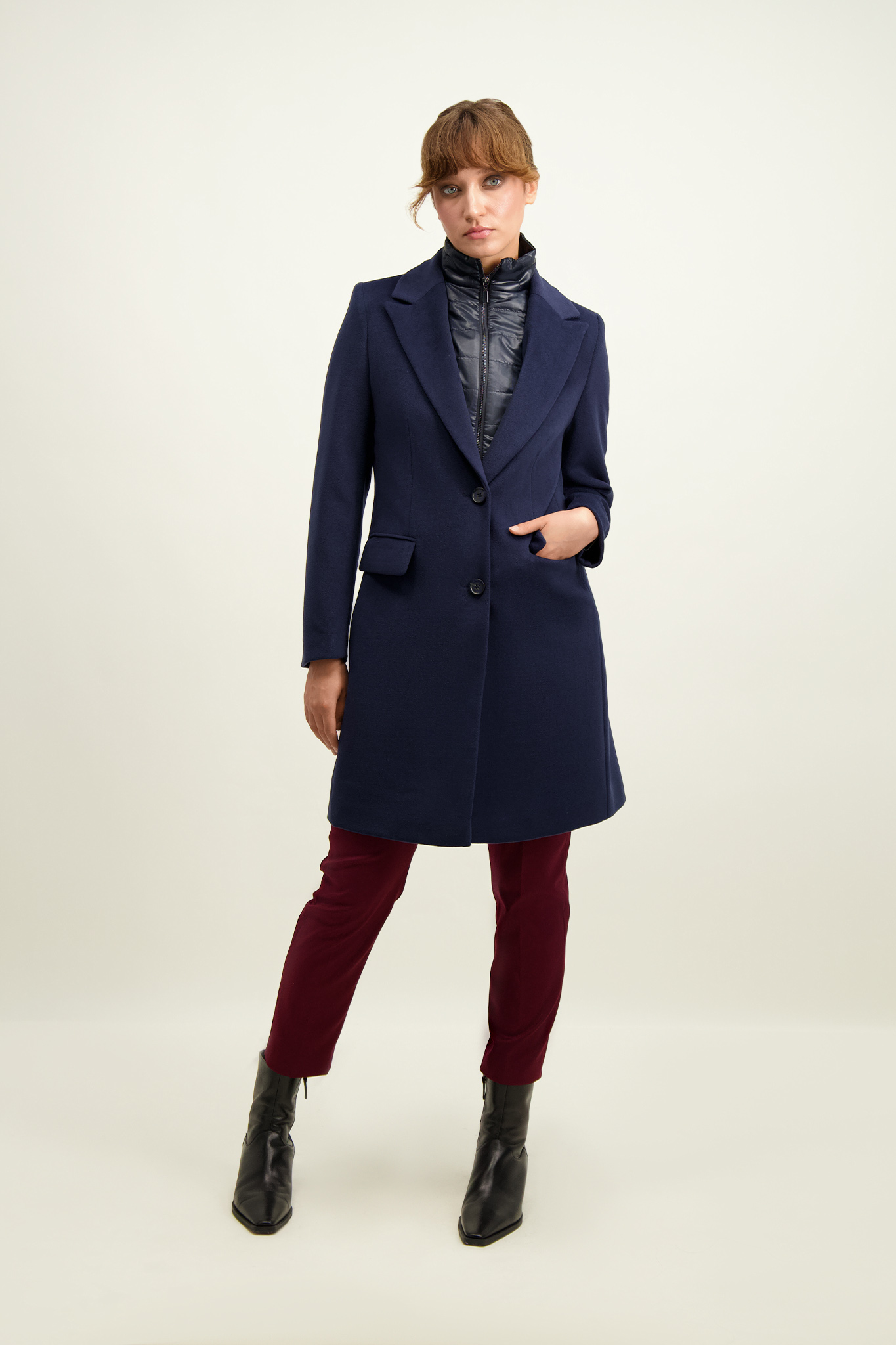 Granatowy jednorzędowy płaszcz damski 87088