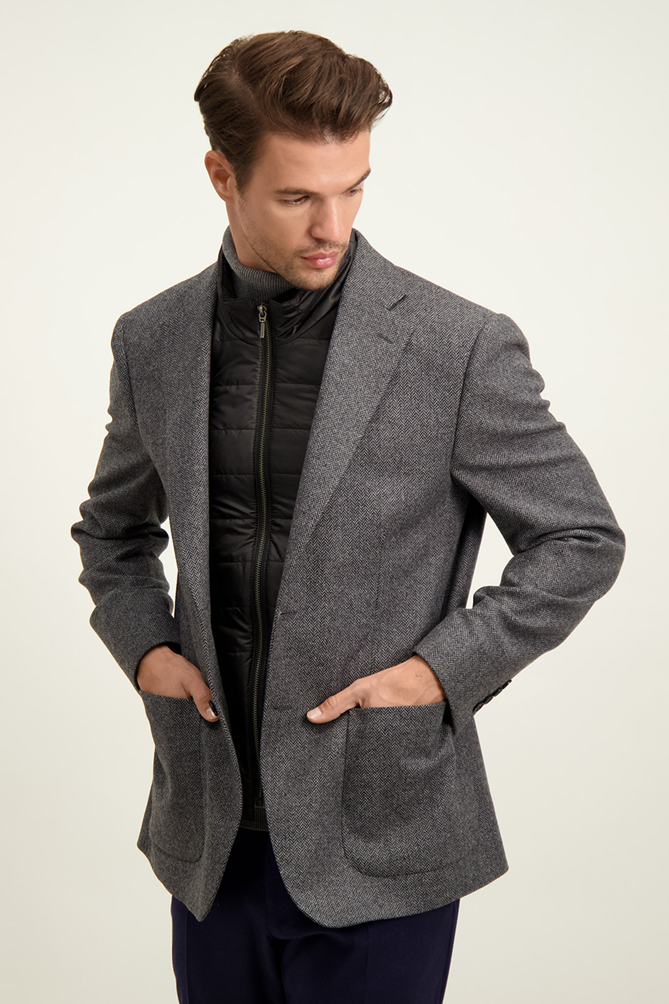 Jednorzędowa szara marynarka męska w jodełkę 46463