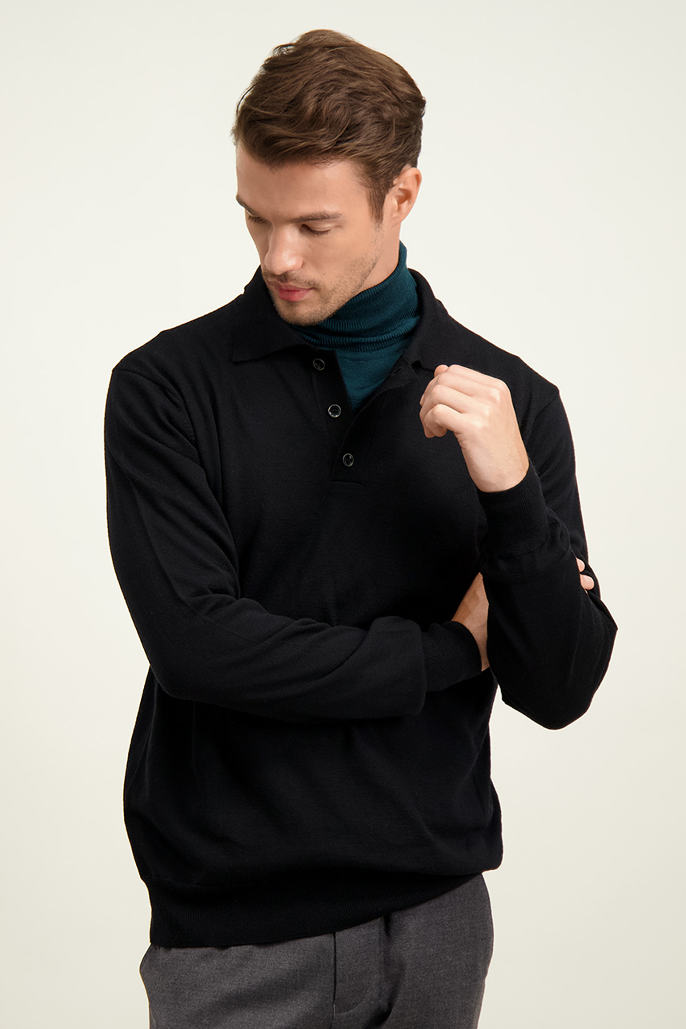 Czarne polo męskie z wełny merino 74220