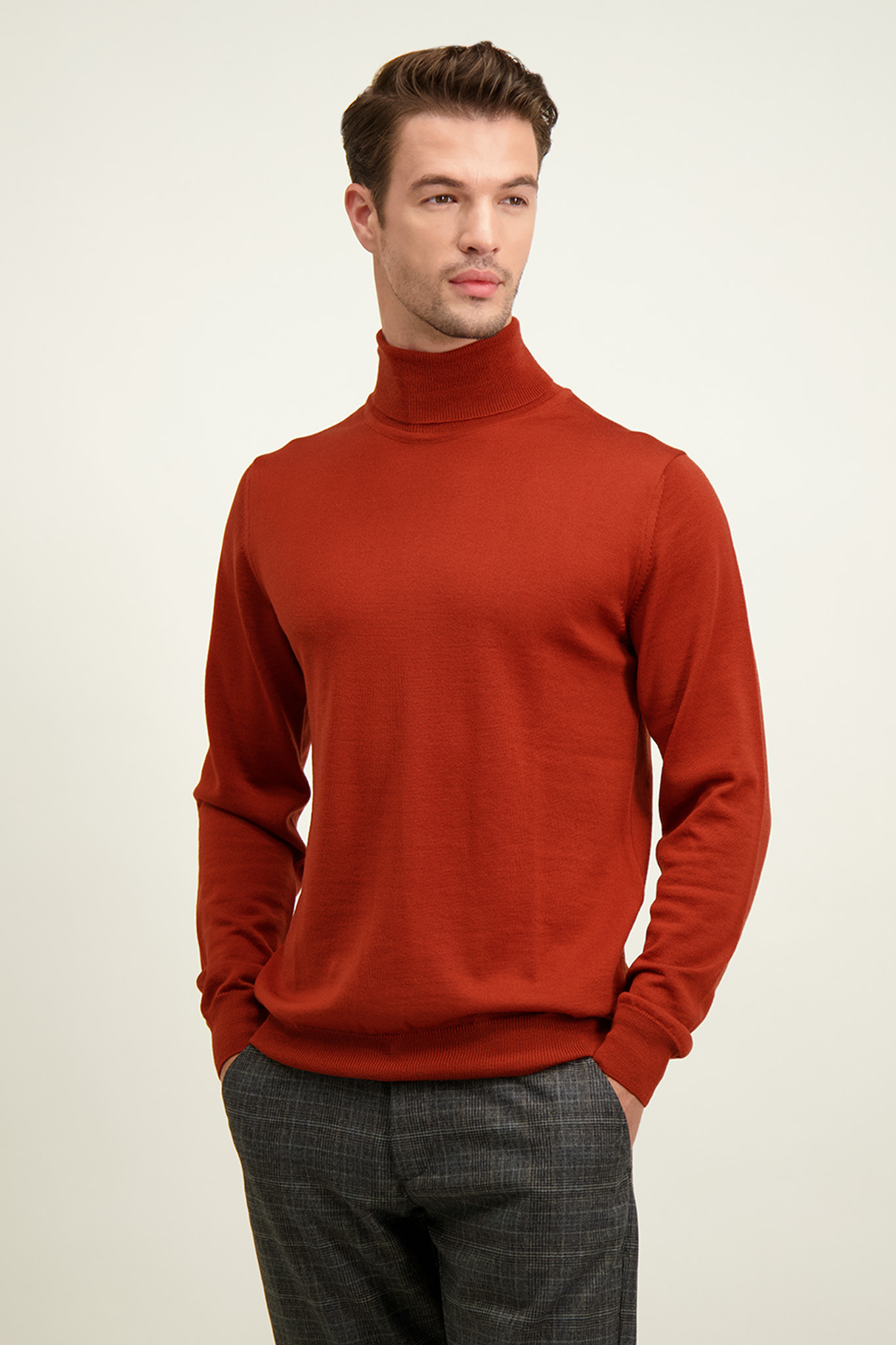 Golf męski z wełny merino w kolorze rdzawym 74297