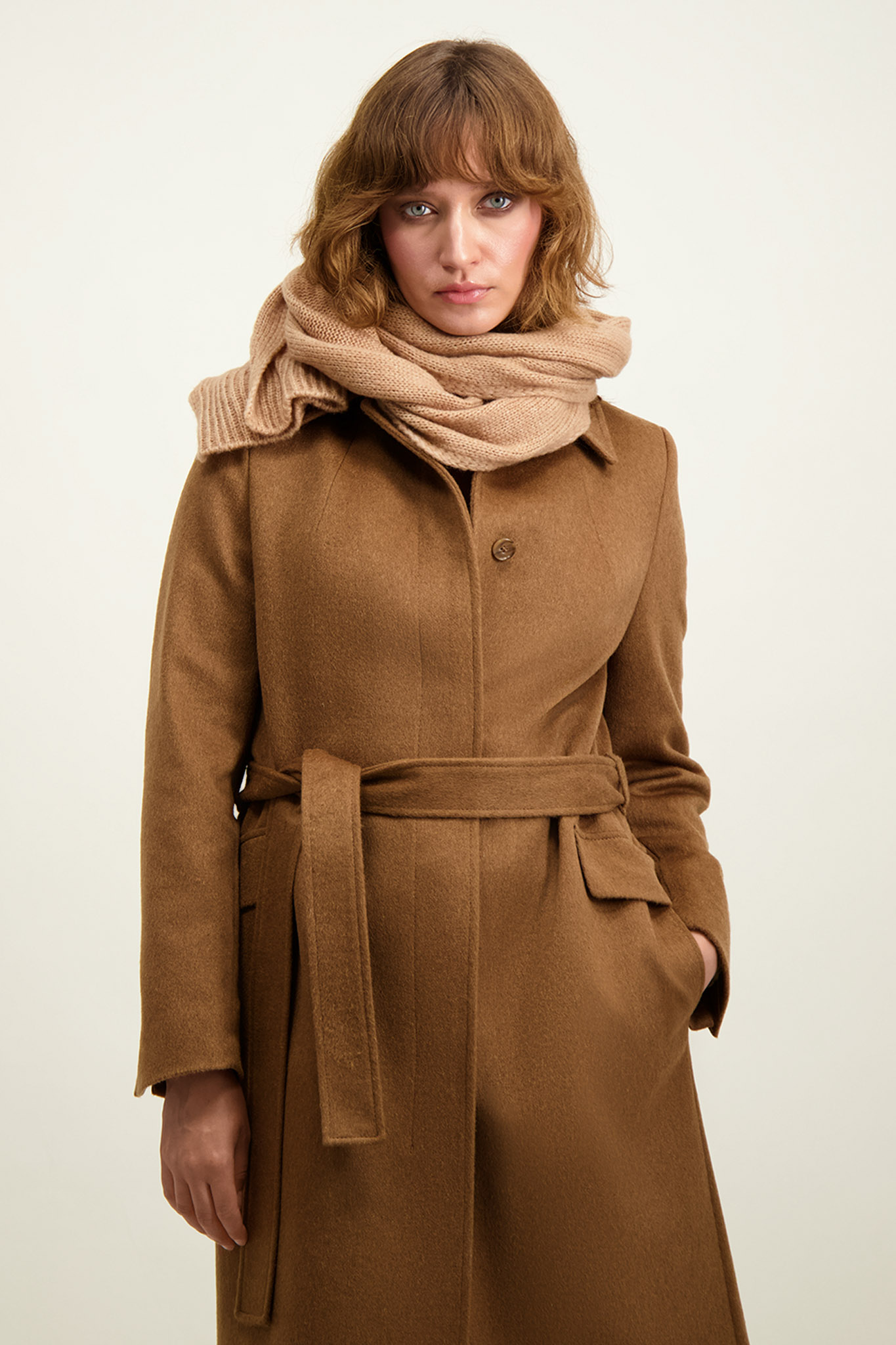 Kamelowy szal damski z wełną merino 87149