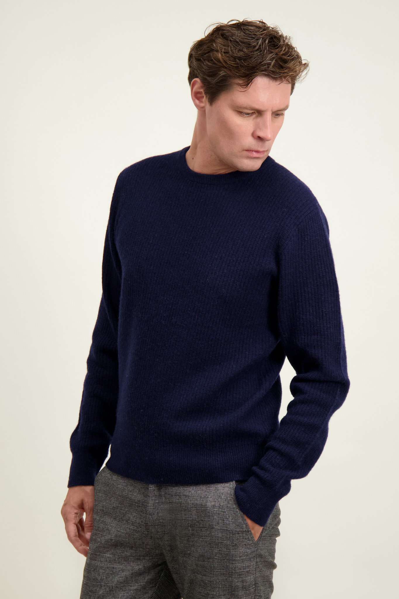 Granatowy sweter męski z wełną 74317