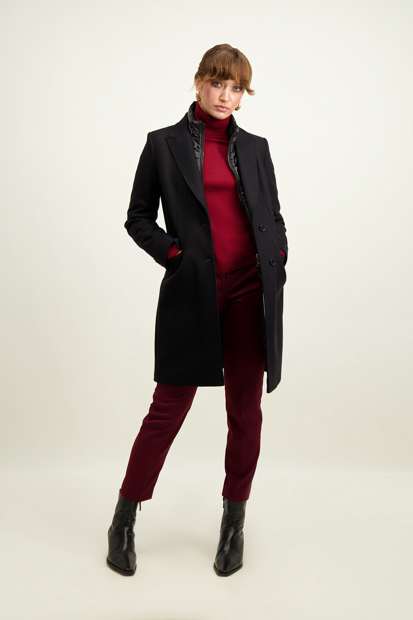 Czarny płaszcz damski z wełną 87087