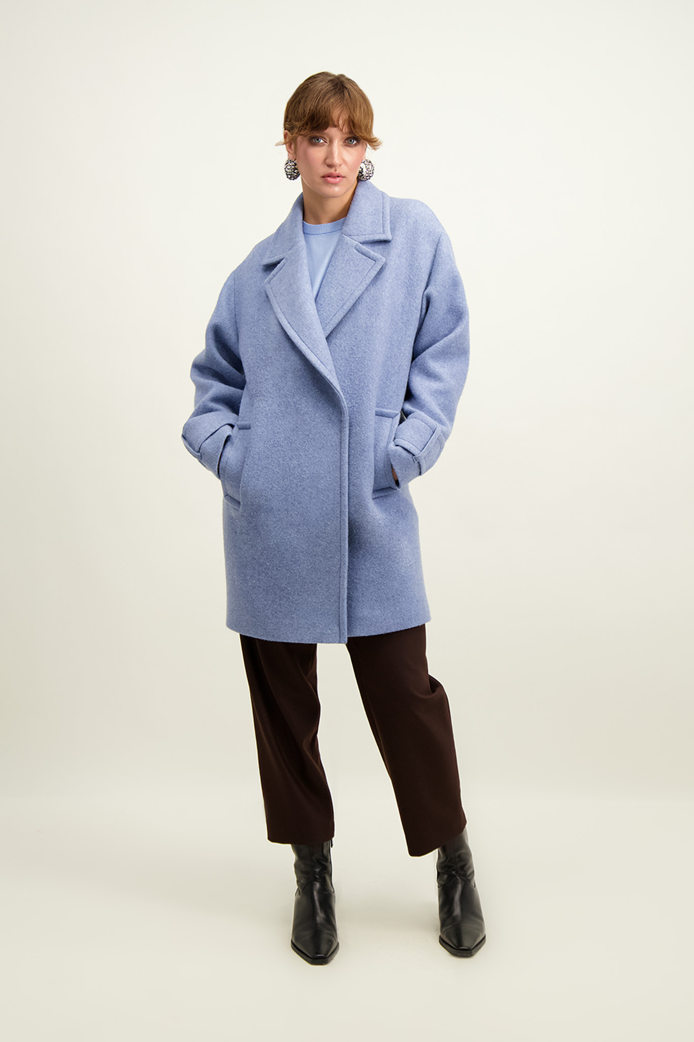 Niebieski płaszcz damski z wełną 87095