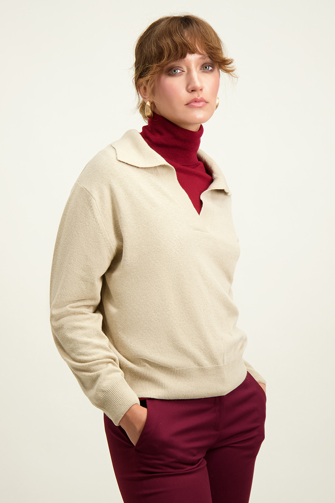 Beżowy sweter damski z wełną merino 87120