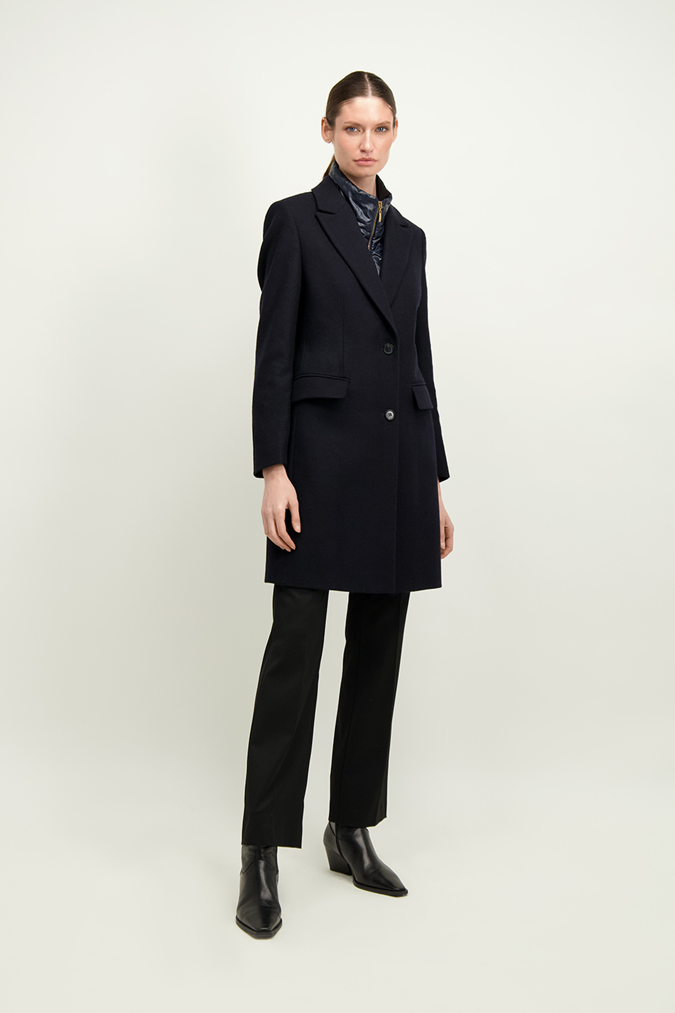 Ciemnogranatowy płaszcz damski z wełną 87090