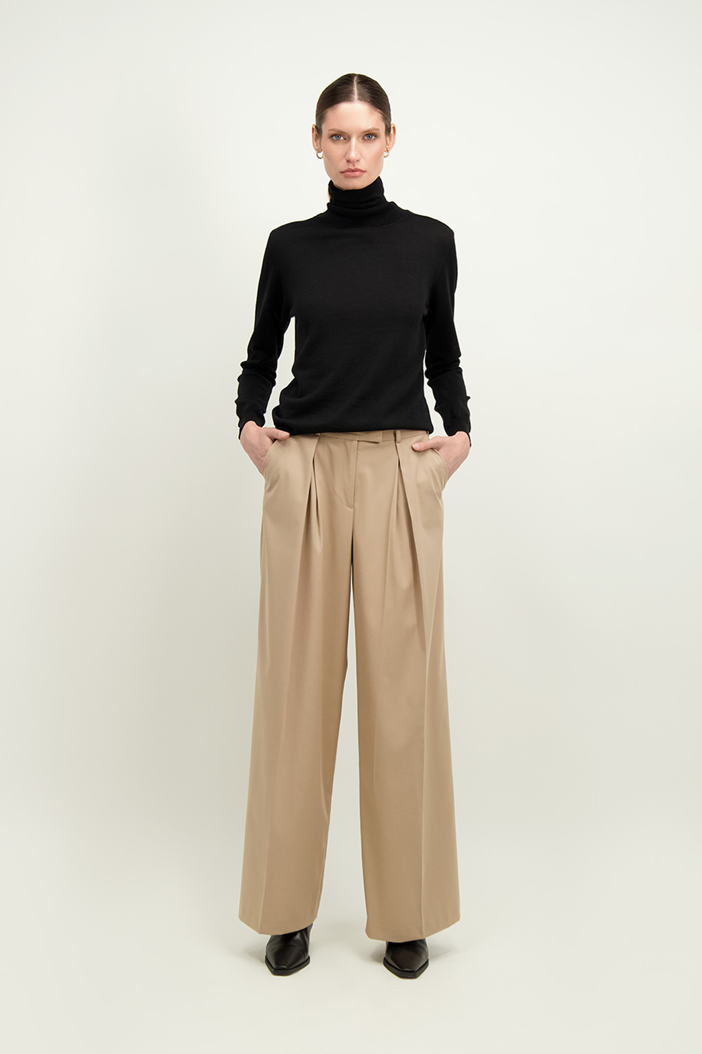 Beżowe spodnie damskie typu wide leg 87221