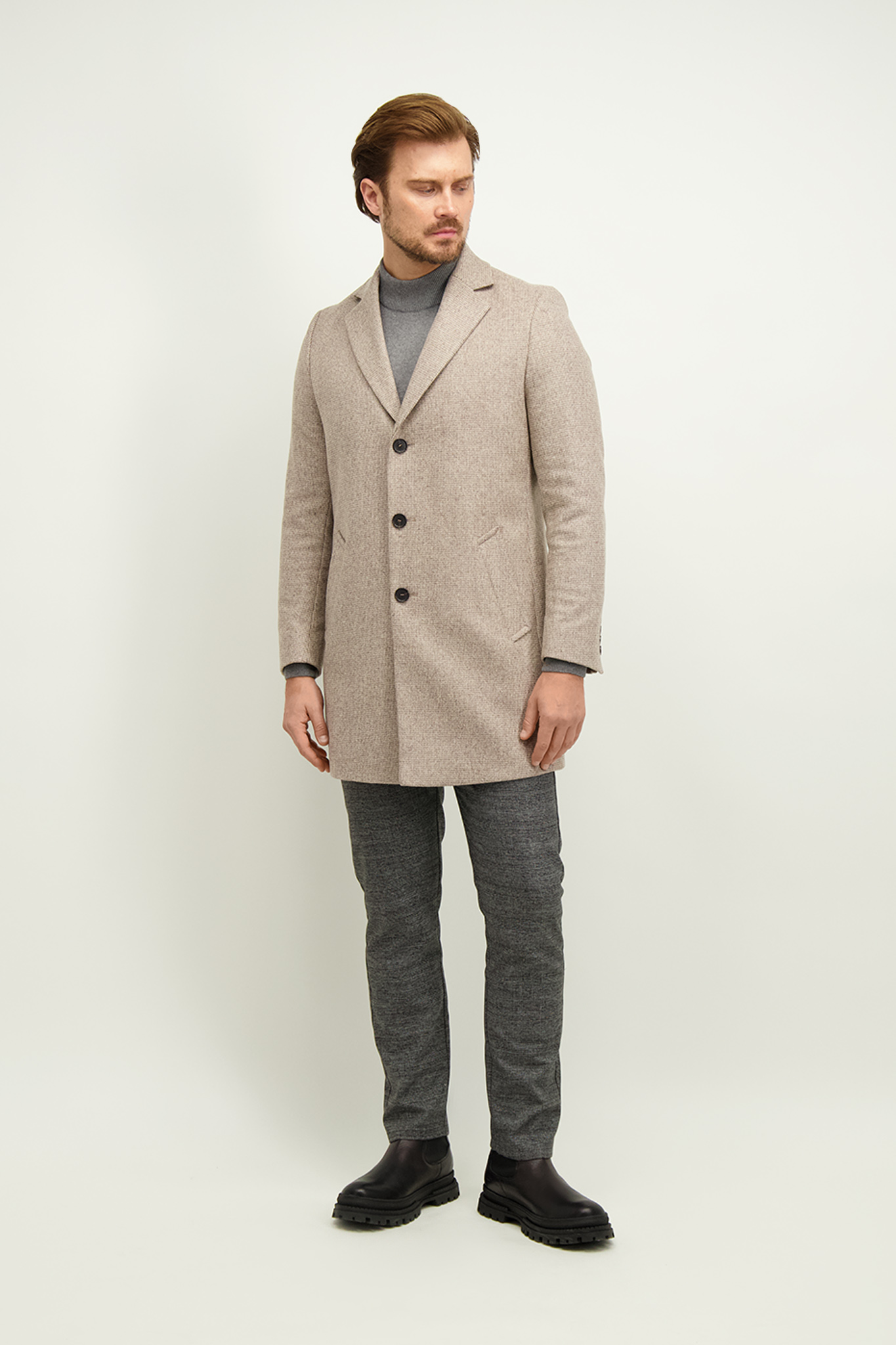Jednorzędowy beżowy płaszcz męski 20021