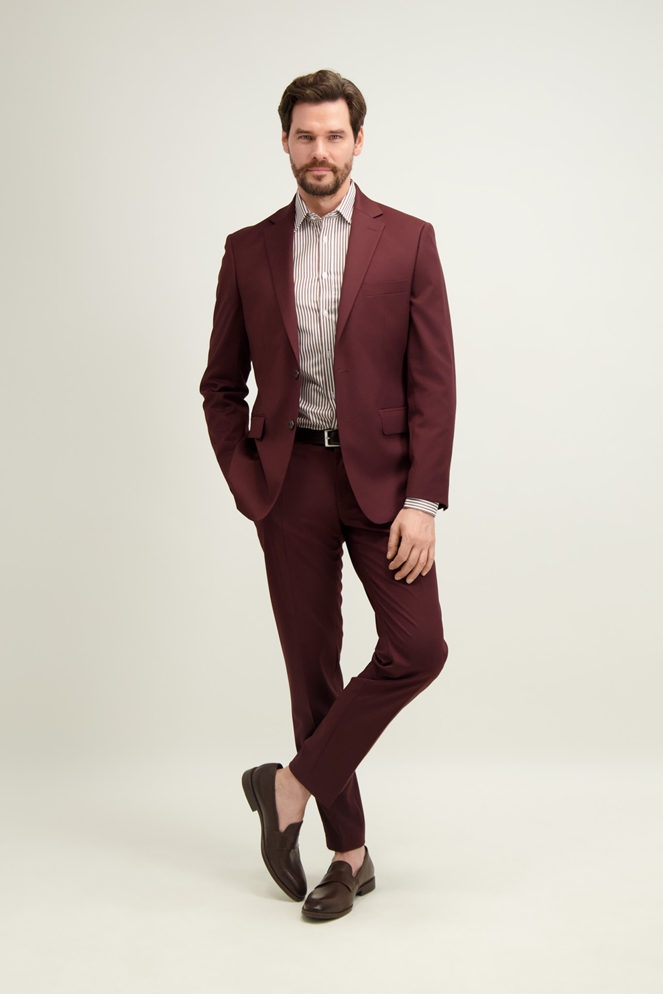 Klasyczny dopasowany bordowy garnitur męski 35491