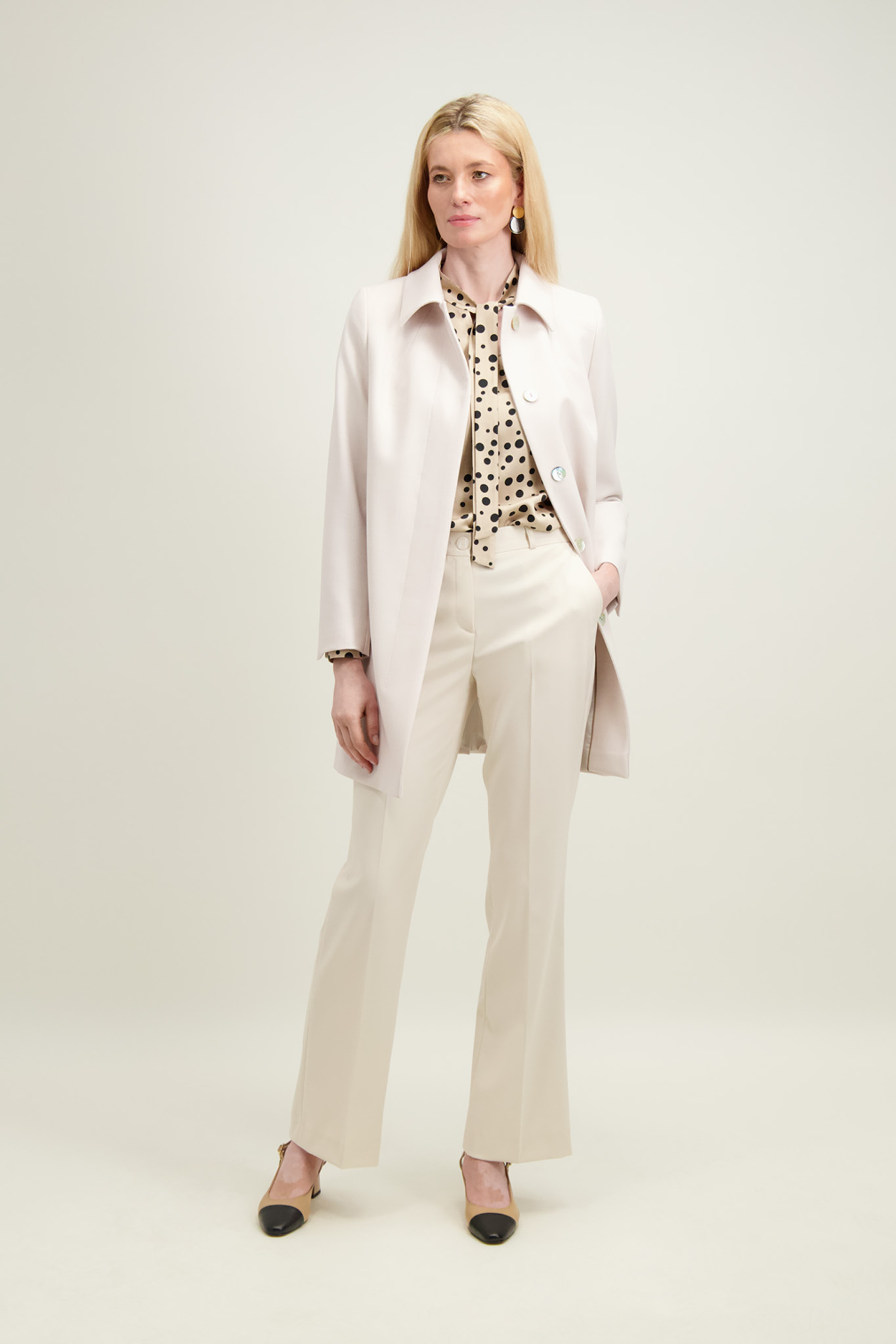 Beżowy płaszcz damski 87305