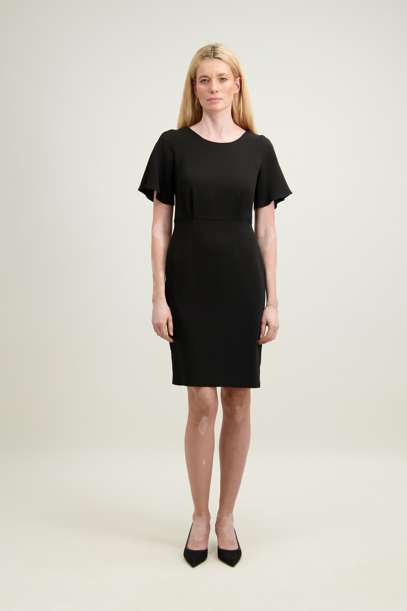 Czarna elegancka sukienka 87351