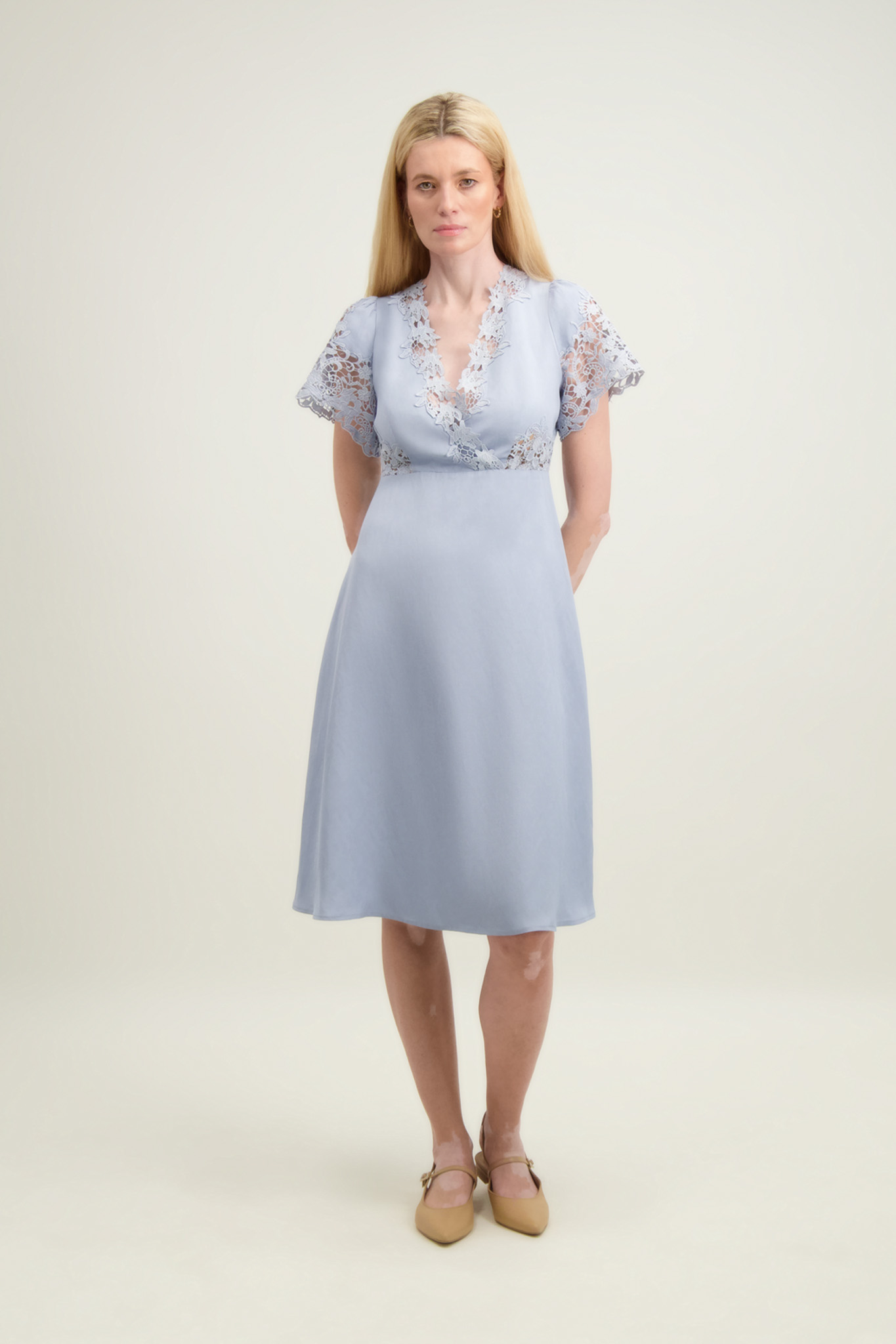 Niebieska sukienka z lnem 87344