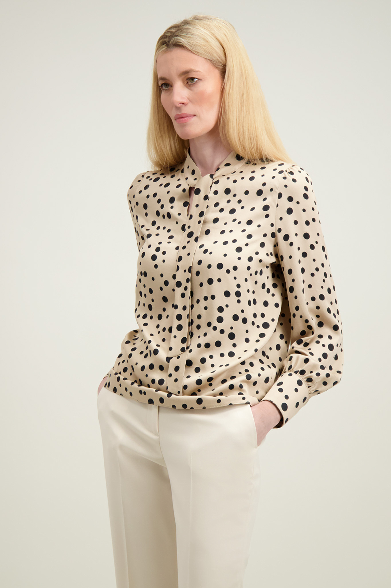 Beżowo-czarna bluzka damska 87356