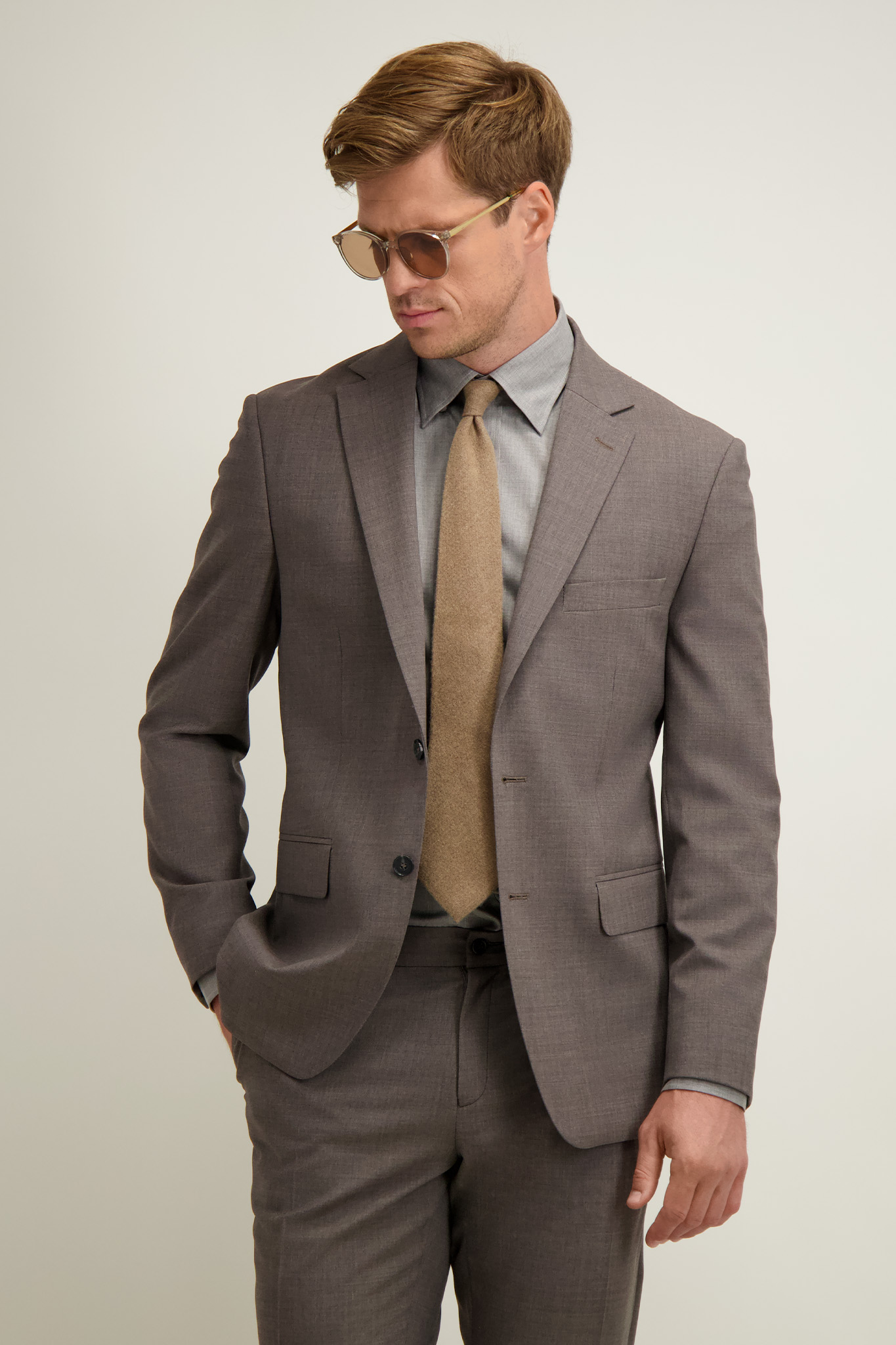 Beżowa marynarka męska z wełną 46506